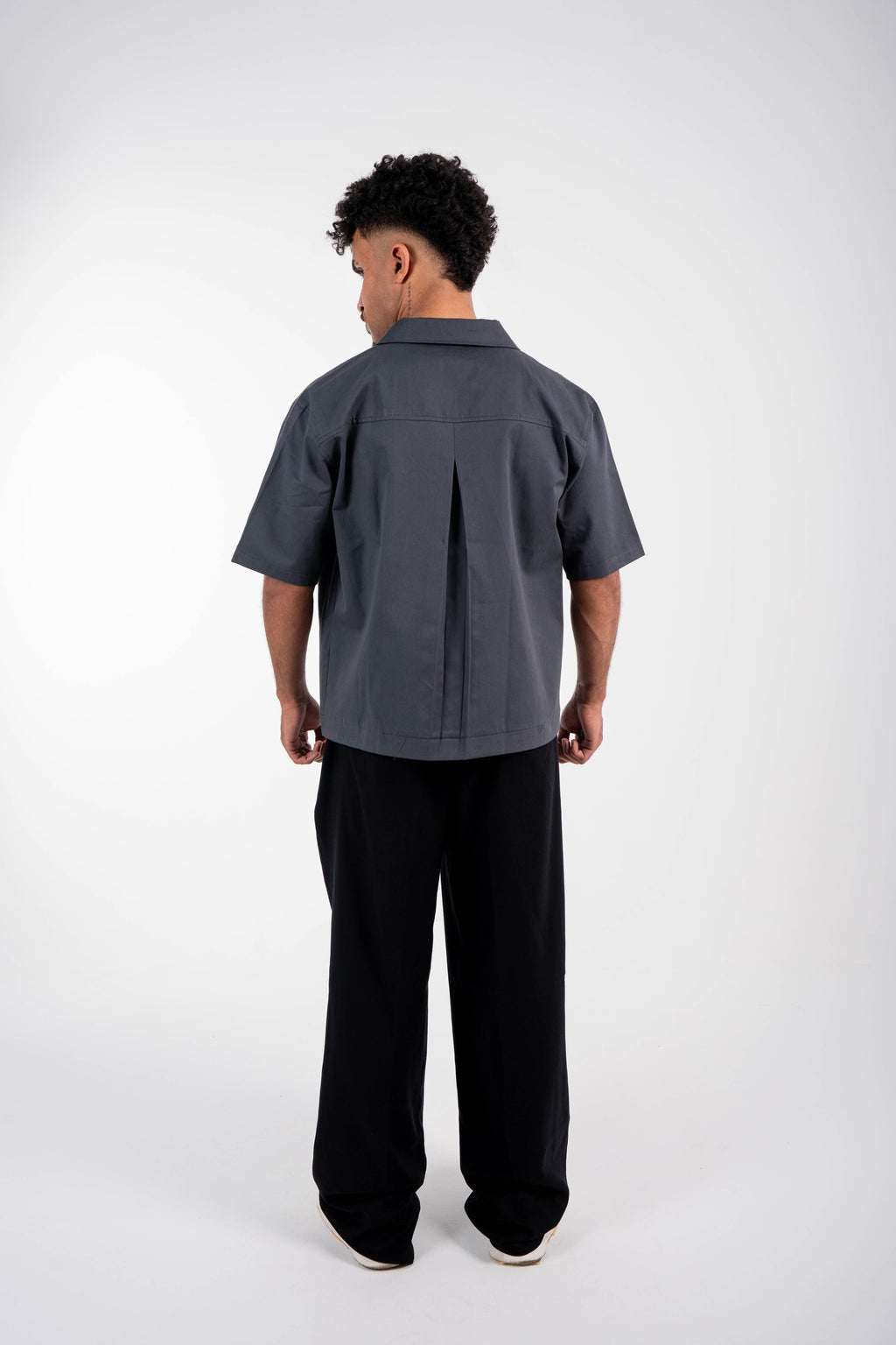 Box Fit Short Sleeve Shirt – Charcoal Gray